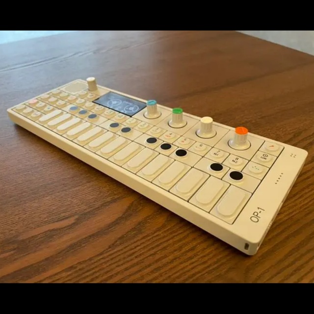 Teenage Engineering OP-1 楽器の鍵盤楽器(キーボード/シンセサイザー)の商品写真