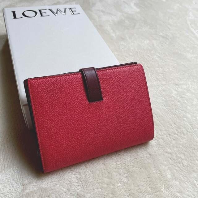 LOEWE(ロエベ)の専用ロエベ ミディアム バーティカル ウォレット 二つ折り 財布 メンズのファッション小物(折り財布)の商品写真