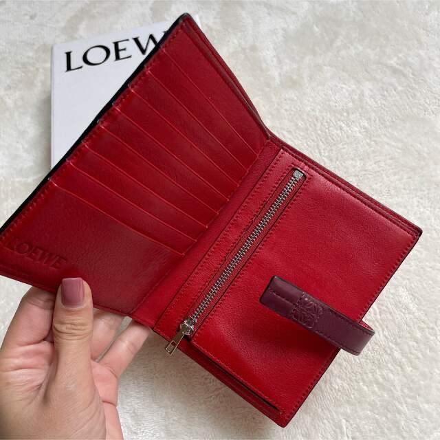 LOEWE(ロエベ)の専用ロエベ ミディアム バーティカル ウォレット 二つ折り 財布 メンズのファッション小物(折り財布)の商品写真