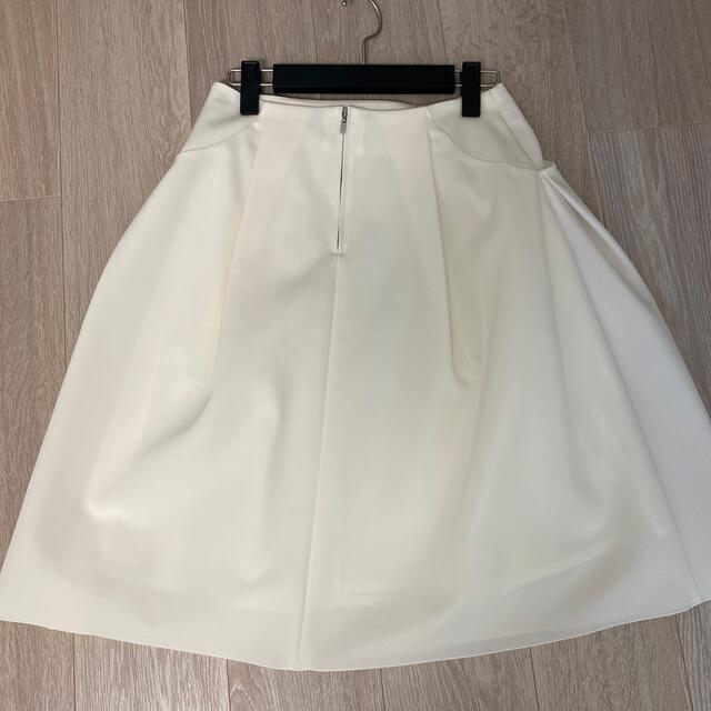 FOXEY(フォクシー)の新品　フォクシー　イリプスフレア　ロング　38  ホワイト レディースのスカート(ひざ丈スカート)の商品写真