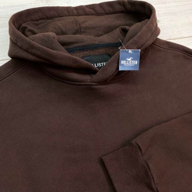 Hollister(ホリスター)の新品【メンズXS】★ホリスター★裾タグ付き無地ワンポイントパーカー/茶色 メンズのトップス(パーカー)の商品写真