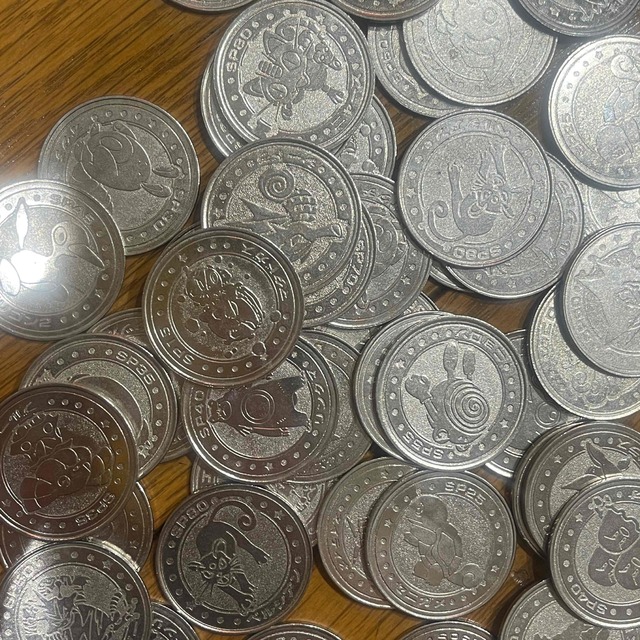 ポケモン　コイン　メダル　100枚　ジュース