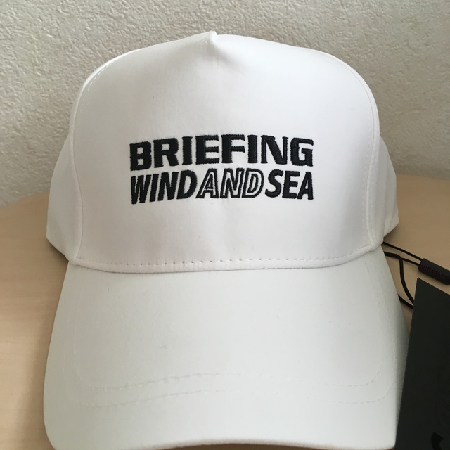 BRIEFING(ブリーフィング)の新品　未使用　briefing wind and sea ホワイトキャップ メンズの帽子(キャップ)の商品写真