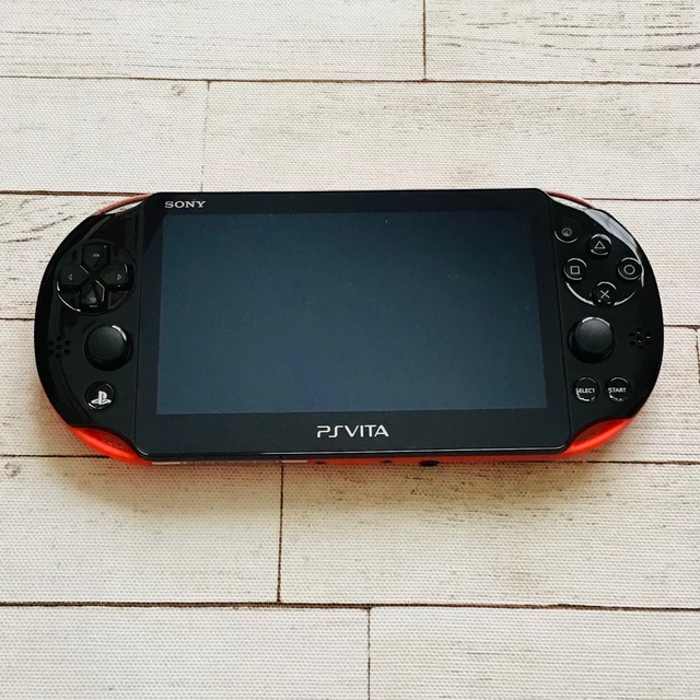 PS Vita PCH-2000(レッド/ブラック)本体 ☆おまけソフト付き