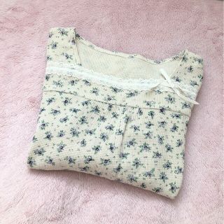 フラワー(flower)のサーマルニット　リボン　小花柄(Tシャツ/カットソー(七分/長袖))