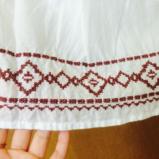 flower(フラワー)のホワイトロングスカート レディースのスカート(ロングスカート)の商品写真