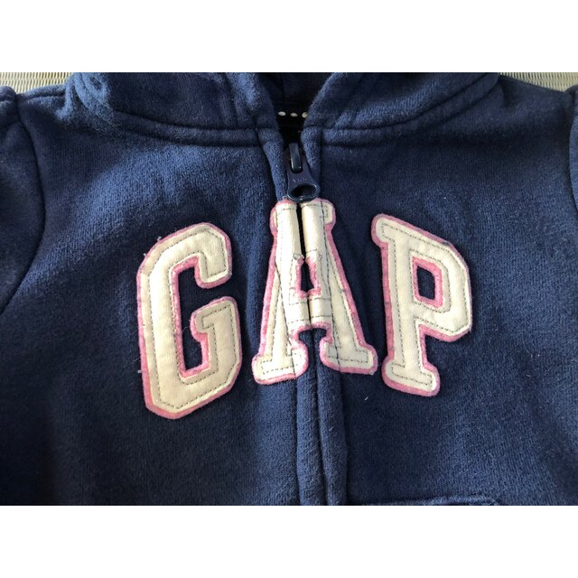 babyGAP(ベビーギャップ)のbabyGap  パーカー　70㎝　女の子 キッズ/ベビー/マタニティのベビー服(~85cm)(ジャケット/コート)の商品写真