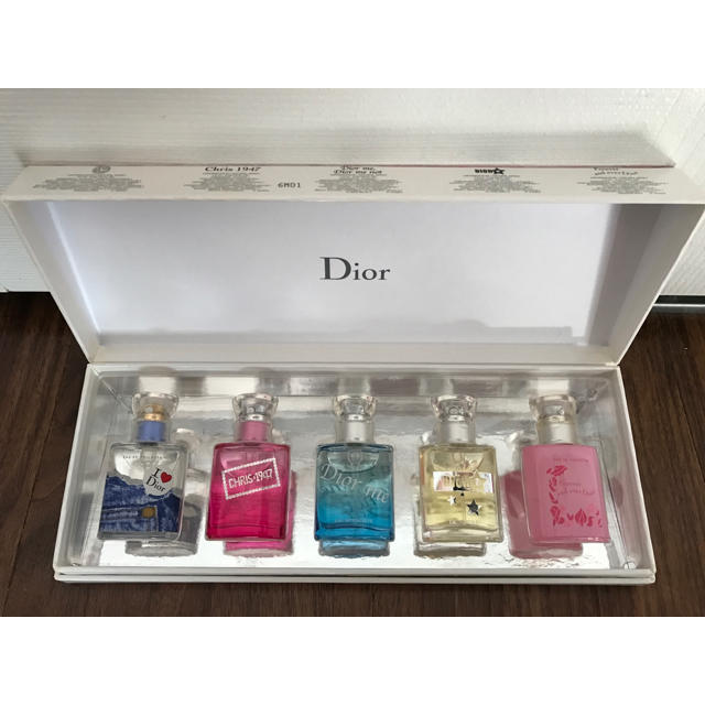 Dior - Diorのミニ香水セットの通販 by R｜ディオールならラクマ