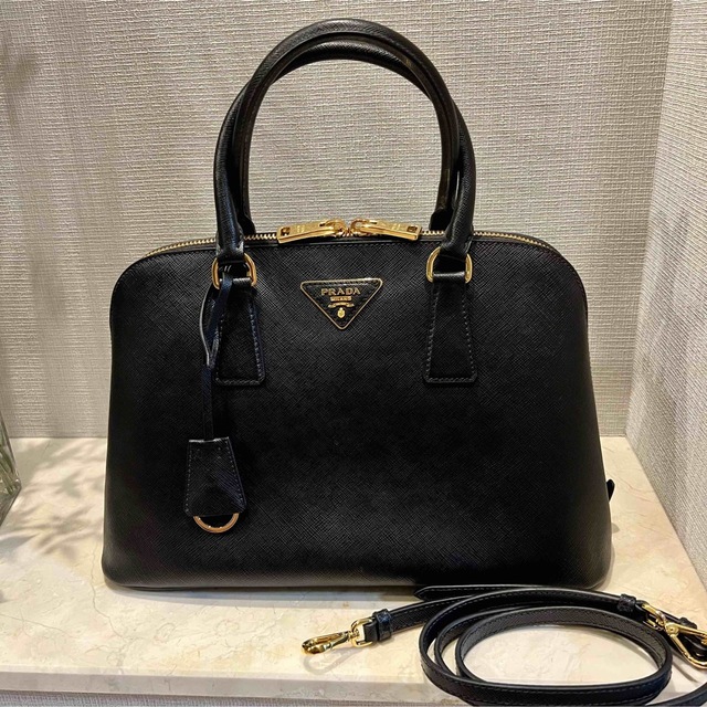 欲しいの PRADA ブラック 定番 バッグ サフィアーノ PRADA 【未使用