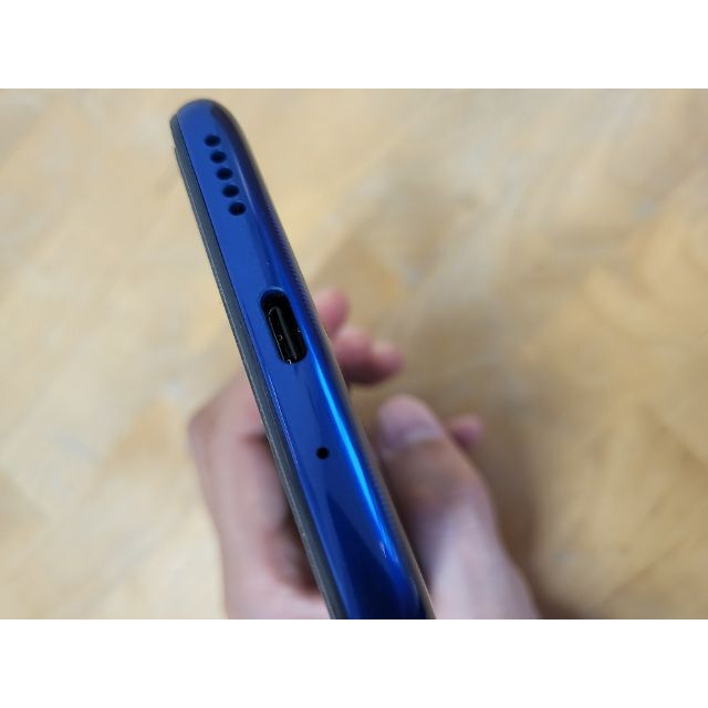 Motorola(モトローラ)のmoto g8 ブルー SIMフリー 美品 スマホ/家電/カメラのスマートフォン/携帯電話(スマートフォン本体)の商品写真