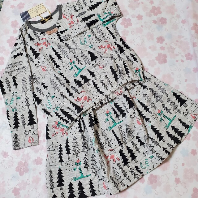 UNICA(ユニカ)のUNICA☆ネコと森柄プルオーバー&スカート キッズ/ベビー/マタニティのキッズ服女の子用(90cm~)(Tシャツ/カットソー)の商品写真