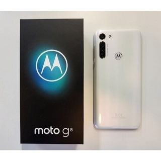 モトローラ(Motorola)の【美品】moto g8 ホワイト SIMフリー(スマートフォン本体)