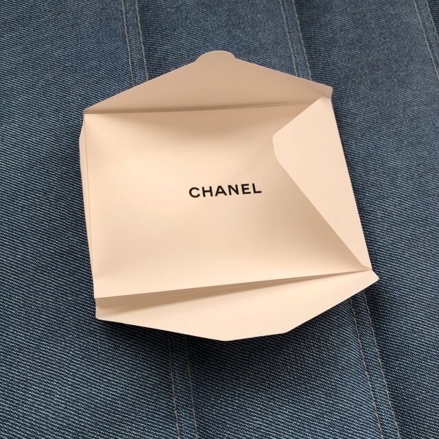 CHANEL(シャネル)のCHANEL ホリデーメッセージカード2枚＋メッセージカード  ＋書類ケース ハンドメイドの文具/ステーショナリー(カード/レター/ラッピング)の商品写真