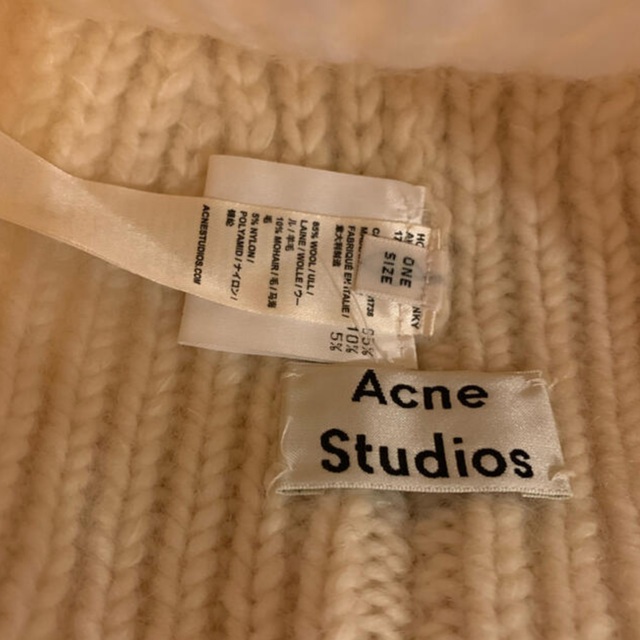 ACNE(アクネ)の美品アクネ、ニット帽 レディースの帽子(ニット帽/ビーニー)の商品写真