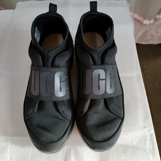 UGG♡ブラックスニーカー22