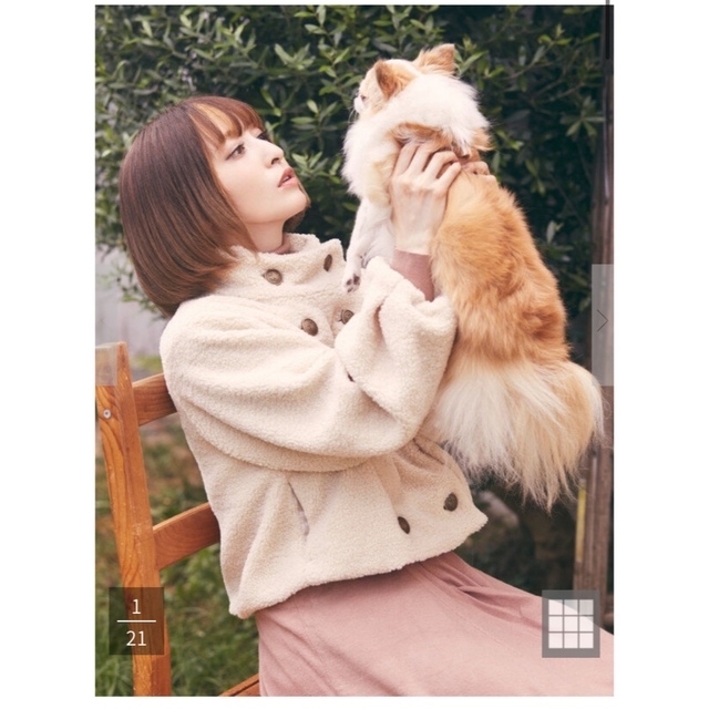 Maison de FLEUR(メゾンドフルール)のcanone カノン　仔犬抱きあげるショートコート　神田沙也加 レディースのジャケット/アウター(ムートンコート)の商品写真