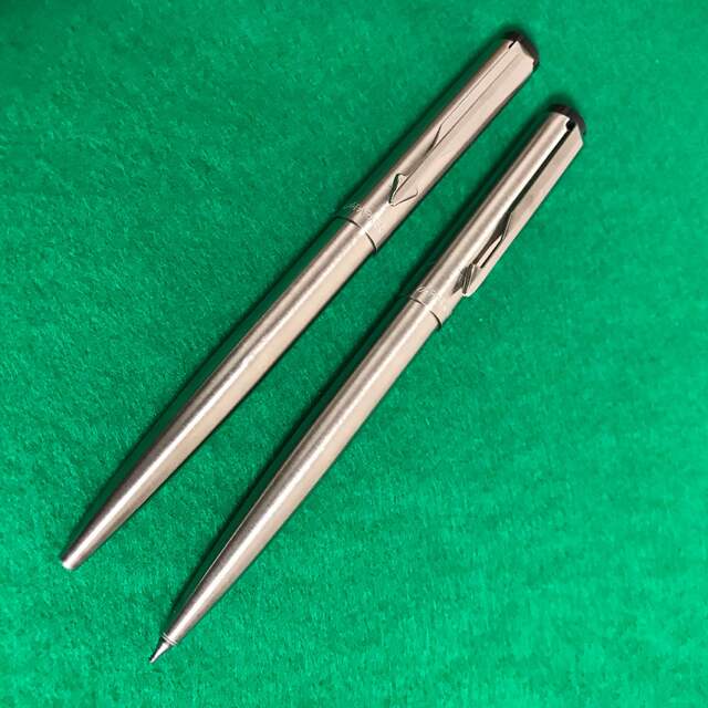 Parker(パーカー)のParker ボールペン  シャープペン セット インテリア/住まい/日用品の文房具(ペン/マーカー)の商品写真