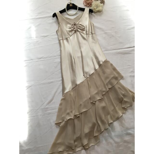 SOIR(ソワール)の【東京ソワール】シャンパン色の艶やかなドレス＊結婚式 セレモニー パーティー レディースのフォーマル/ドレス(ロングドレス)の商品写真