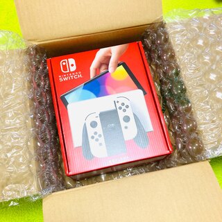 ニンテンドースイッチ(Nintendo Switch)の【新品・即購入OK】 Nintendo Switch 有機ELモデル ホワイト(家庭用ゲーム機本体)