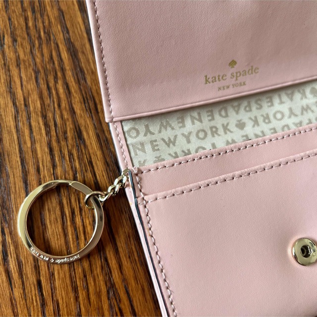 kate spade new york(ケイトスペードニューヨーク)のケイトスペード　kate spade パスケース　ミニウォレット　財布　定期入れ レディースのファッション小物(パスケース/IDカードホルダー)の商品写真