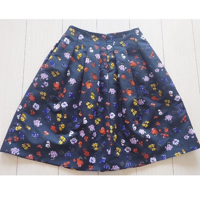 M'S GRACY(エムズグレイシー)の浮き出るお花🌷カラフルスカート レディースのスカート(ひざ丈スカート)の商品写真