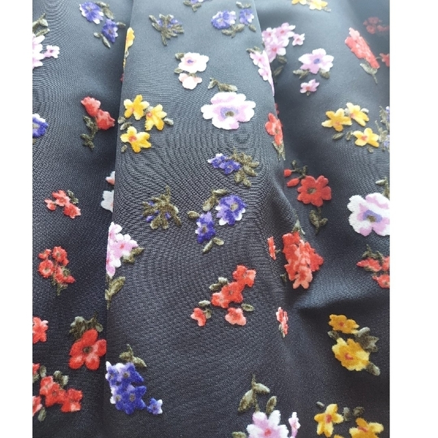 M'S GRACY(エムズグレイシー)の浮き出るお花🌷カラフルスカート レディースのスカート(ひざ丈スカート)の商品写真