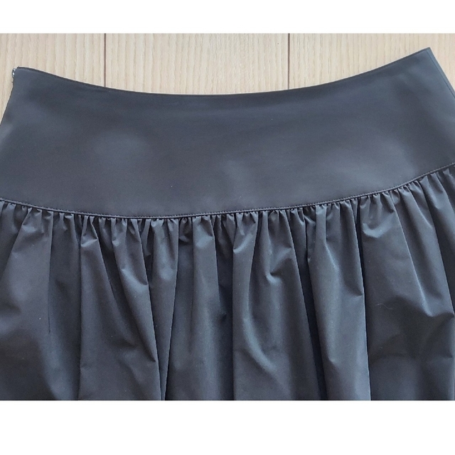 TO BE CHIC(トゥービーシック)の落ち着きブラック💖お洒落スカート レディースのスカート(ひざ丈スカート)の商品写真