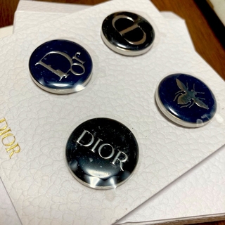 ディオール(Dior)の未使用　DIOR❤︎ブローチ　バッチ(ブローチ/コサージュ)