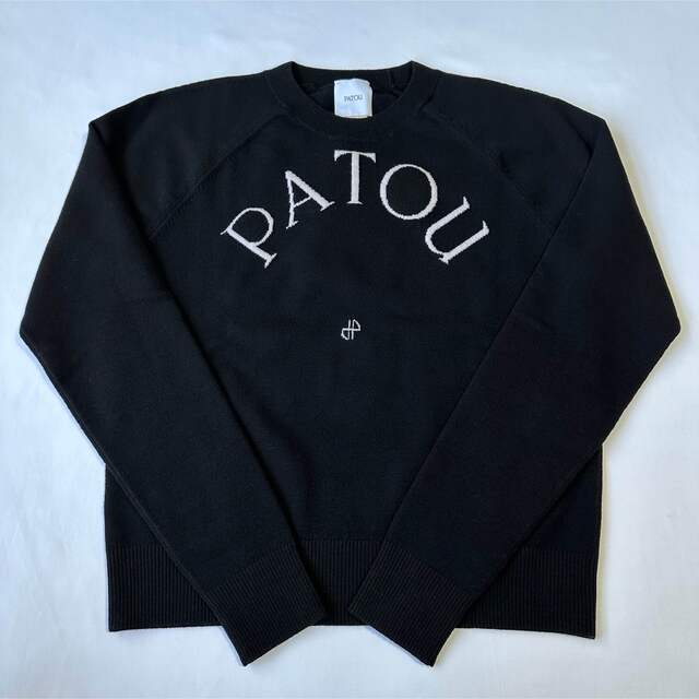 JEAN PATOU(ジャンパトゥ)の22AW 新品未着用 黒M PATOU パトゥジャンパー ロゴ 長袖ニット レディースのトップス(ニット/セーター)の商品写真