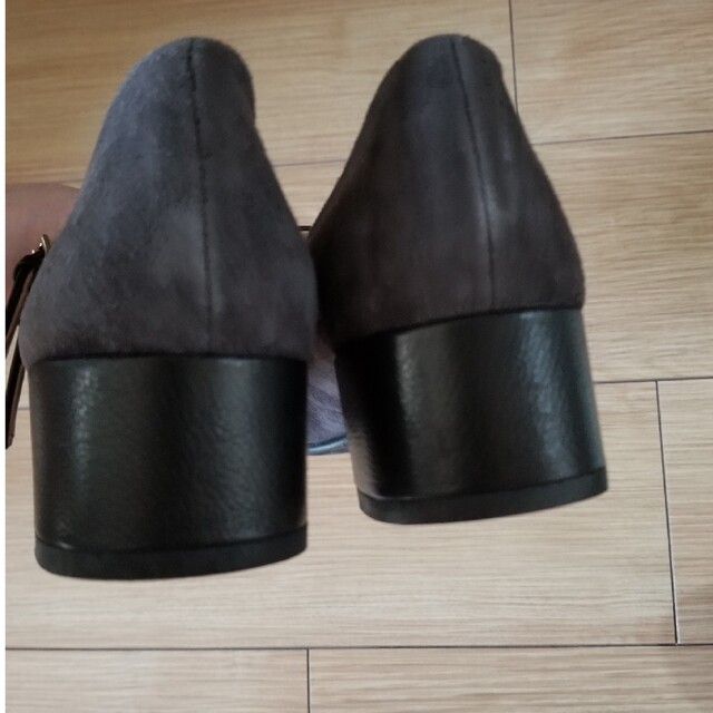 ing(イング)の未使用 ing イング ストラップ パンプス 23.5cm　ダークグレー レディースの靴/シューズ(ハイヒール/パンプス)の商品写真
