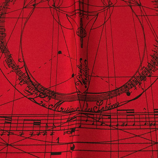 Hermes(エルメス)のエルメス プチカレ ガヴロッシュ 45 スカーフ 球体が奏でる音楽 レディースのファッション小物(バンダナ/スカーフ)の商品写真