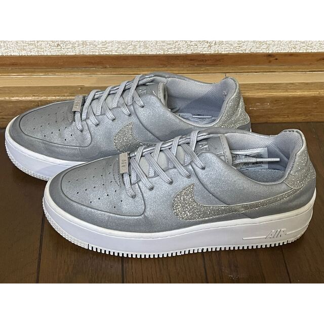 NIKE(ナイキ)のNIKE WMNS AIR FORCE 1 SAGE LOW 23.5cm レディースの靴/シューズ(スニーカー)の商品写真