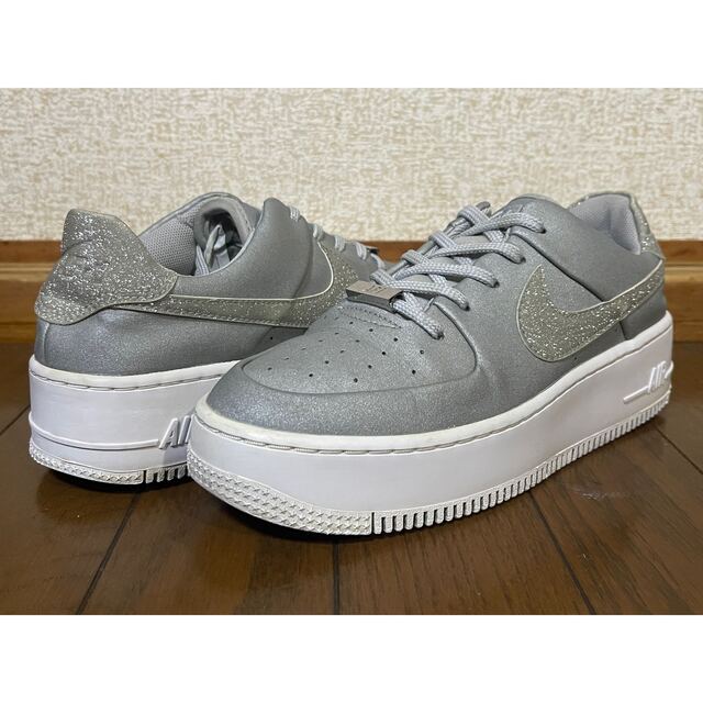 NIKE(ナイキ)のNIKE WMNS AIR FORCE 1 SAGE LOW 23.5cm レディースの靴/シューズ(スニーカー)の商品写真