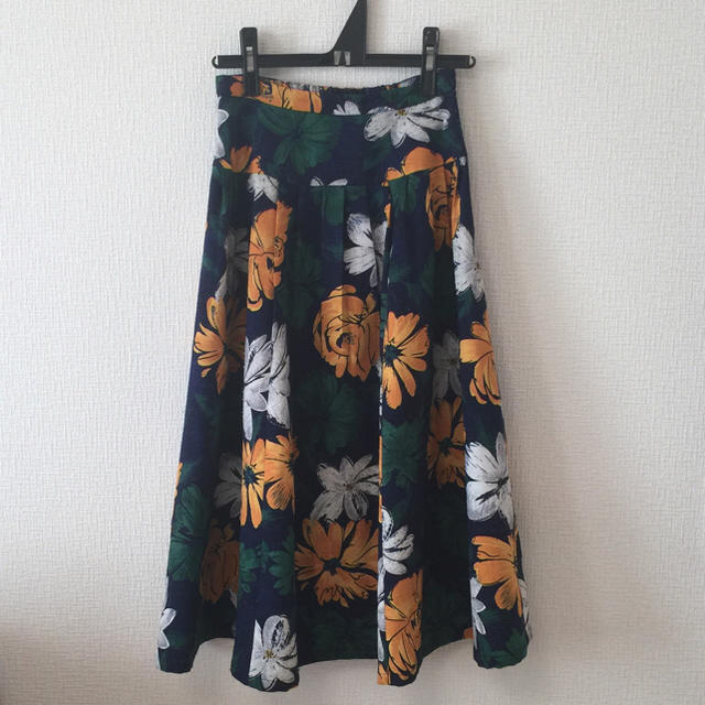 Lily Brown(リリーブラウン)の花柄スカート レディースのスカート(ひざ丈スカート)の商品写真