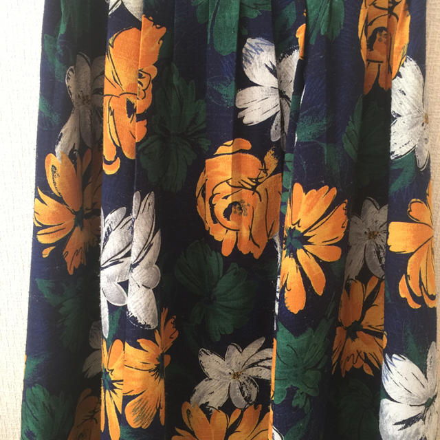 Lily Brown(リリーブラウン)の花柄スカート レディースのスカート(ひざ丈スカート)の商品写真