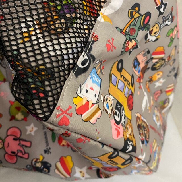 LeSportsac(レスポートサック)のレスポートサック トートバッグ　トキドキ　tokidoki グレー　マスコット付 レディースのバッグ(トートバッグ)の商品写真