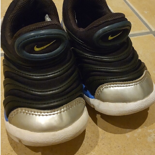 NIKE(ナイキ)のNIKE ダイナモフリー キッズ/ベビー/マタニティのベビー靴/シューズ(~14cm)(スニーカー)の商品写真
