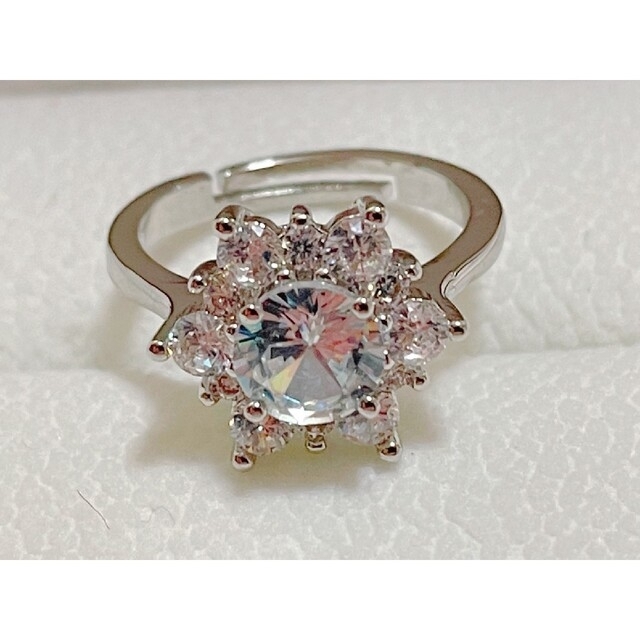 最高級サンフラワー　リング　指輪　モアサナイト　人工ダイヤモンド レディースのアクセサリー(リング(指輪))の商品写真