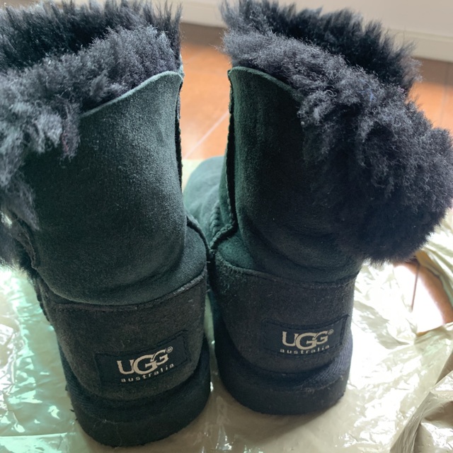 UGG(アグ)の専用です。ムートンブーツ ショートブーツ子供用17cm【UGG】アグ黒 キッズ/ベビー/マタニティのキッズ靴/シューズ(15cm~)(ブーツ)の商品写真