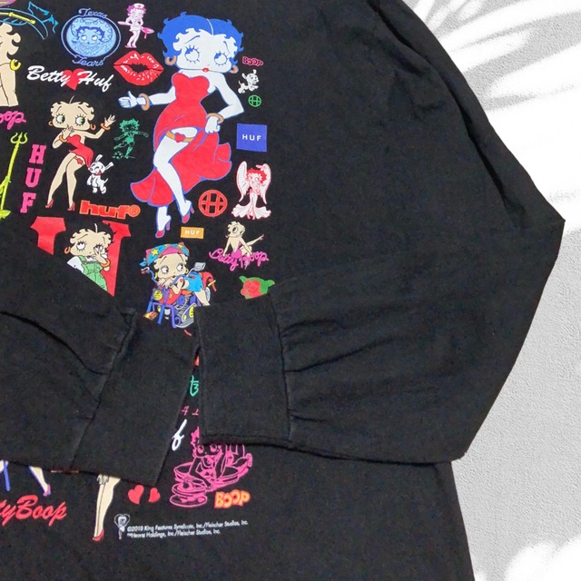 HUF(ハフ)のHUF×BETTY BOOP ハフ スケーター 両面プリントロンT 長袖トップス メンズのトップス(Tシャツ/カットソー(七分/長袖))の商品写真