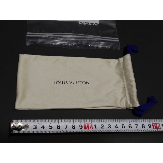 LOUIS VUITTON(ルイヴィトン)のルイヴィトン サングラスケース巾着袋C 眼鏡メガネの空箱 レディースのファッション小物(サングラス/メガネ)の商品写真