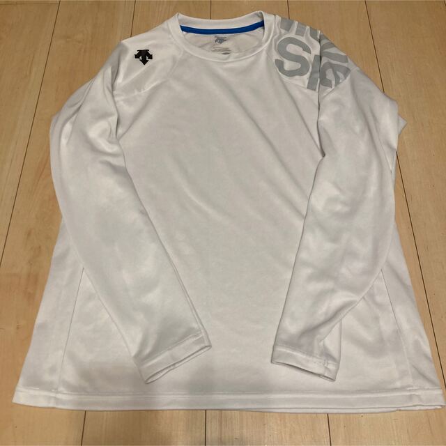 DESCENTE(デサント)のデサント　白　長袖　Lサイズ メンズのトップス(Tシャツ/カットソー(七分/長袖))の商品写真