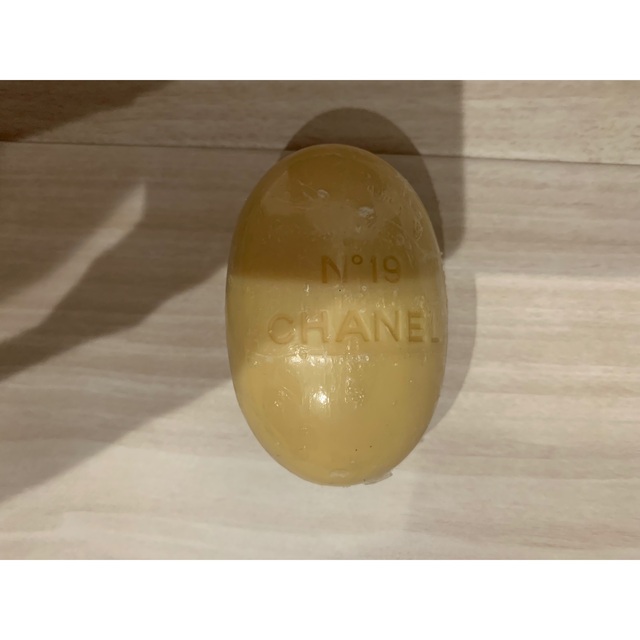 CHANEL(シャネル)のシャネル N゜19 バスソープ　石鹸 CHANEL コスメ/美容のボディケア(ボディソープ/石鹸)の商品写真