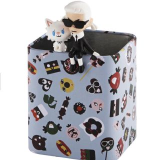 カールラガーフェルド(Karl Lagerfeld)の【新品 未開封】 おすわりカール&シュペット 缶入り(その他)