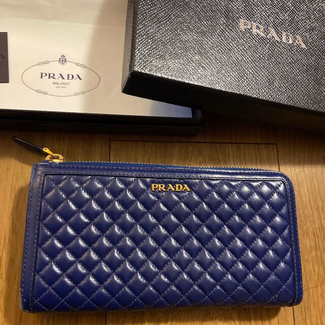 PRADA 長財布ネイビー