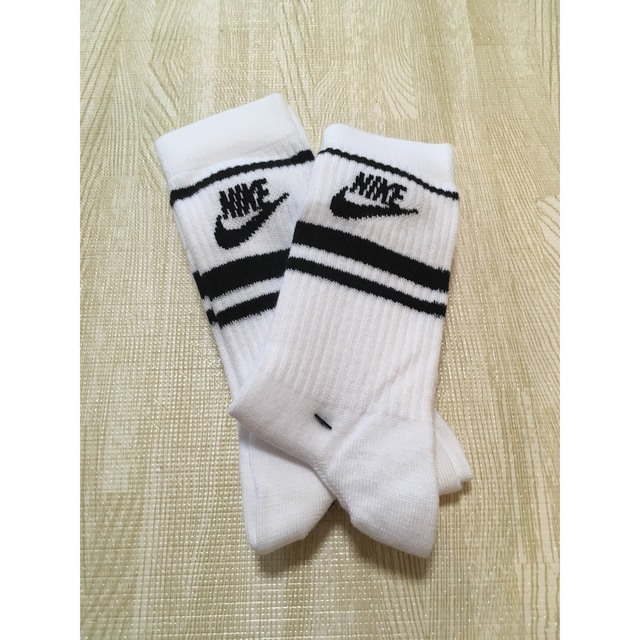 NIKE(ナイキ)の【新品】NIK NSW ESSENTIAL STRIPE SOCKS × 2 レディースのレッグウェア(ソックス)の商品写真