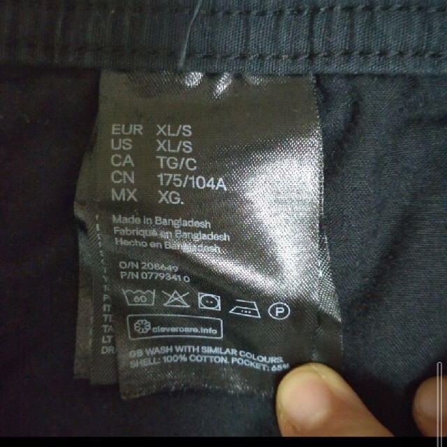 H&M(エイチアンドエム)の【sarukoi様専用】H&M　メンズ　チノパン　XL　ブラック メンズのパンツ(チノパン)の商品写真