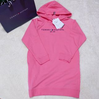 トミーヒルフィガー(TOMMY HILFIGER)の新品未使用　トミーヒルフィガー　ワンピース　120  子供服　長袖　パーカー(ワンピース)