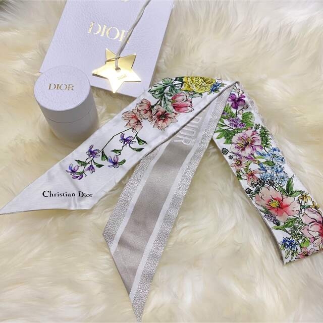 Christian Dior(クリスチャンディオール)のChristian Dior  D-FLORAL ミッツァ  レディースのファッション小物(バンダナ/スカーフ)の商品写真