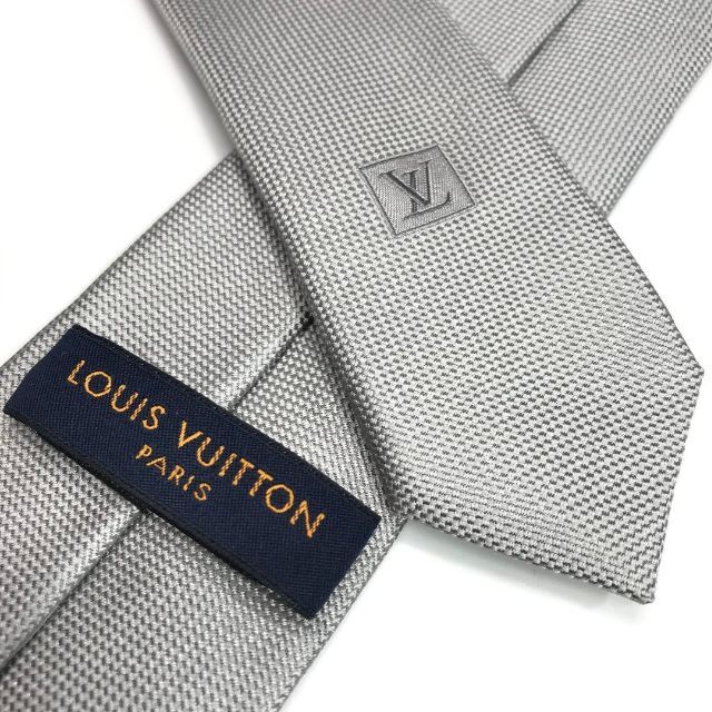 LOUIS VUITTON(ルイヴィトン)の超希少✨極美品 ルイヴィトン クラヴァット・LVサテライト イヴォワール メンズのファッション小物(ネクタイ)の商品写真